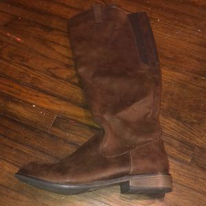 Tan suede boot